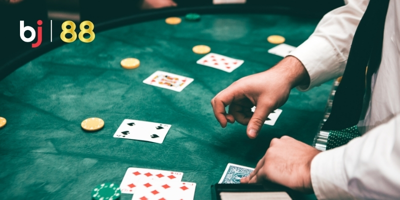 Poker 5 Lá - Hướng Dẫn Cách Chơi Cùng Mẹo Để Thắng Lớn 3 Poker 5 lá hấp dẫn với luật chơi đậm chất trí tuệ